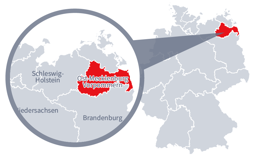 Diese Grafik zeigt eine Karte von Deutschland mit einer detaillierten Ansicht der Region Ost Mecklenburg-Vorpommern. Ost Mecklenburg-Vorpommern ist in Rot hervorgehoben und liegt im nördlichen Teil Deutschlands. Ein Lupensymbol vergrößert diesen Bereich, um die Lage genauer darzustellen